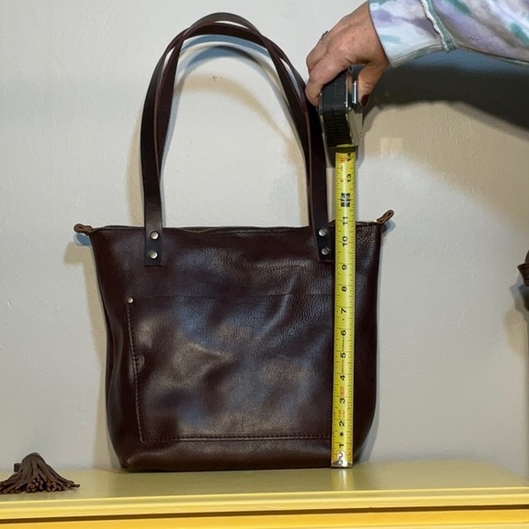 Portland Leather Grizzly Tote NWT, comes with tassel. - Picture 3 of 6